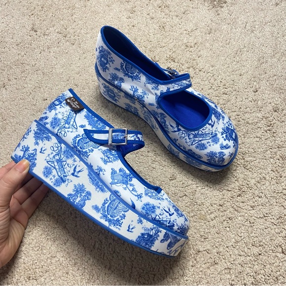Hot Chocolate Designs Shoes - Chocolaticas Toiles Retro Rockabilly Mary Jane Platforms Size 7 Blue White